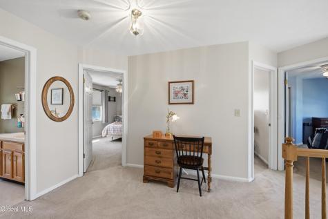 24 Squire Road Schenectady NY 12304