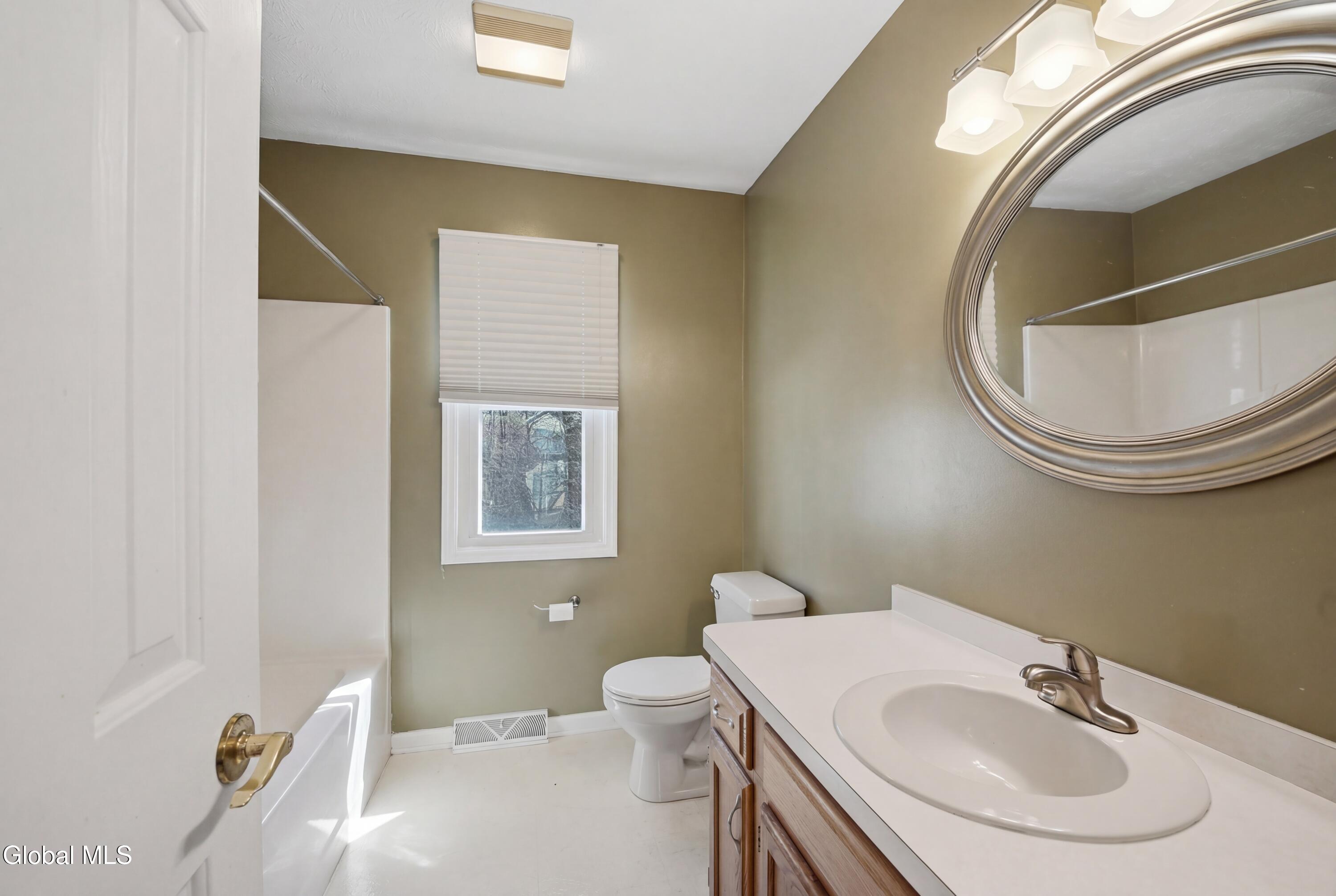 24 Squire Road Schenectady NY 12304