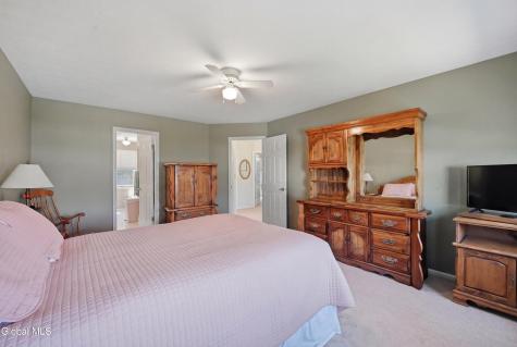 24 Squire Road Schenectady NY 12304