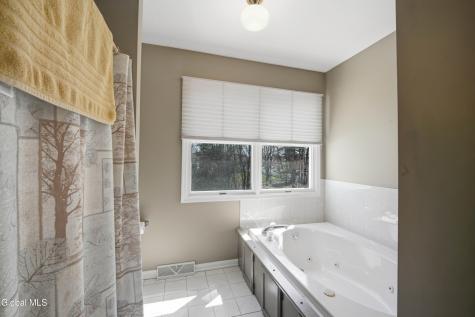 24 Squire Road Schenectady NY 12304