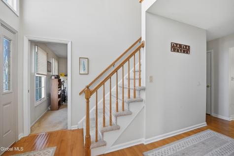 24 Squire Road Schenectady NY 12304