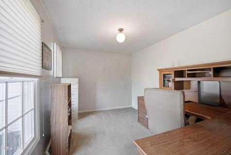 24 Squire Road Schenectady NY 12304