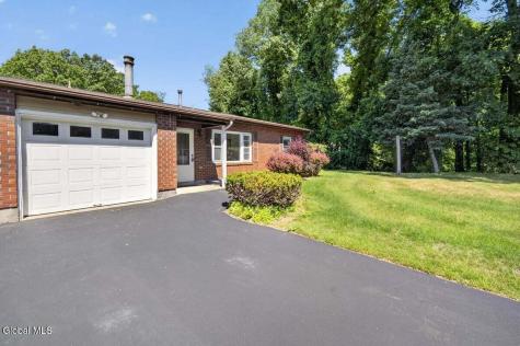 2B Deer Creek Clifton Park NY 12065