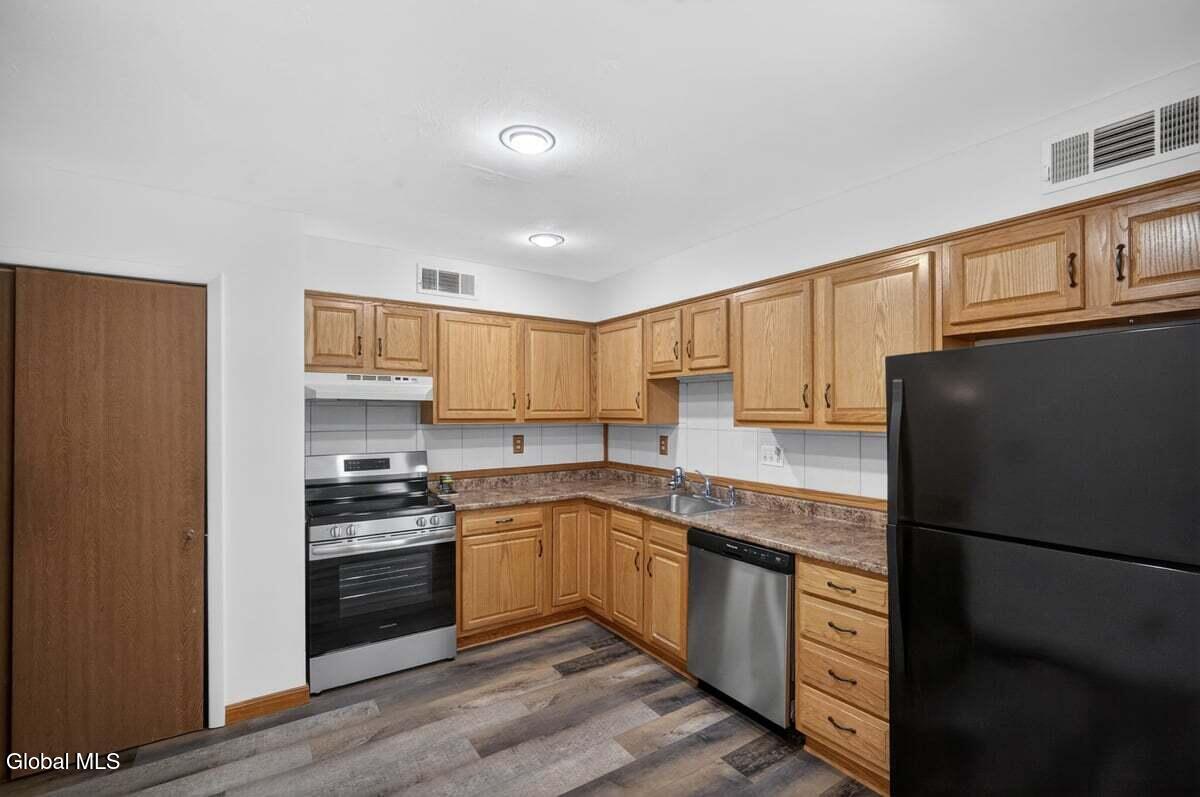 2B Deer Creek Clifton Park NY 12065