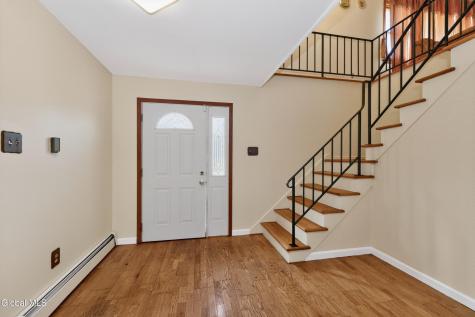 6 Theresa Ann Court Albany NY 12205