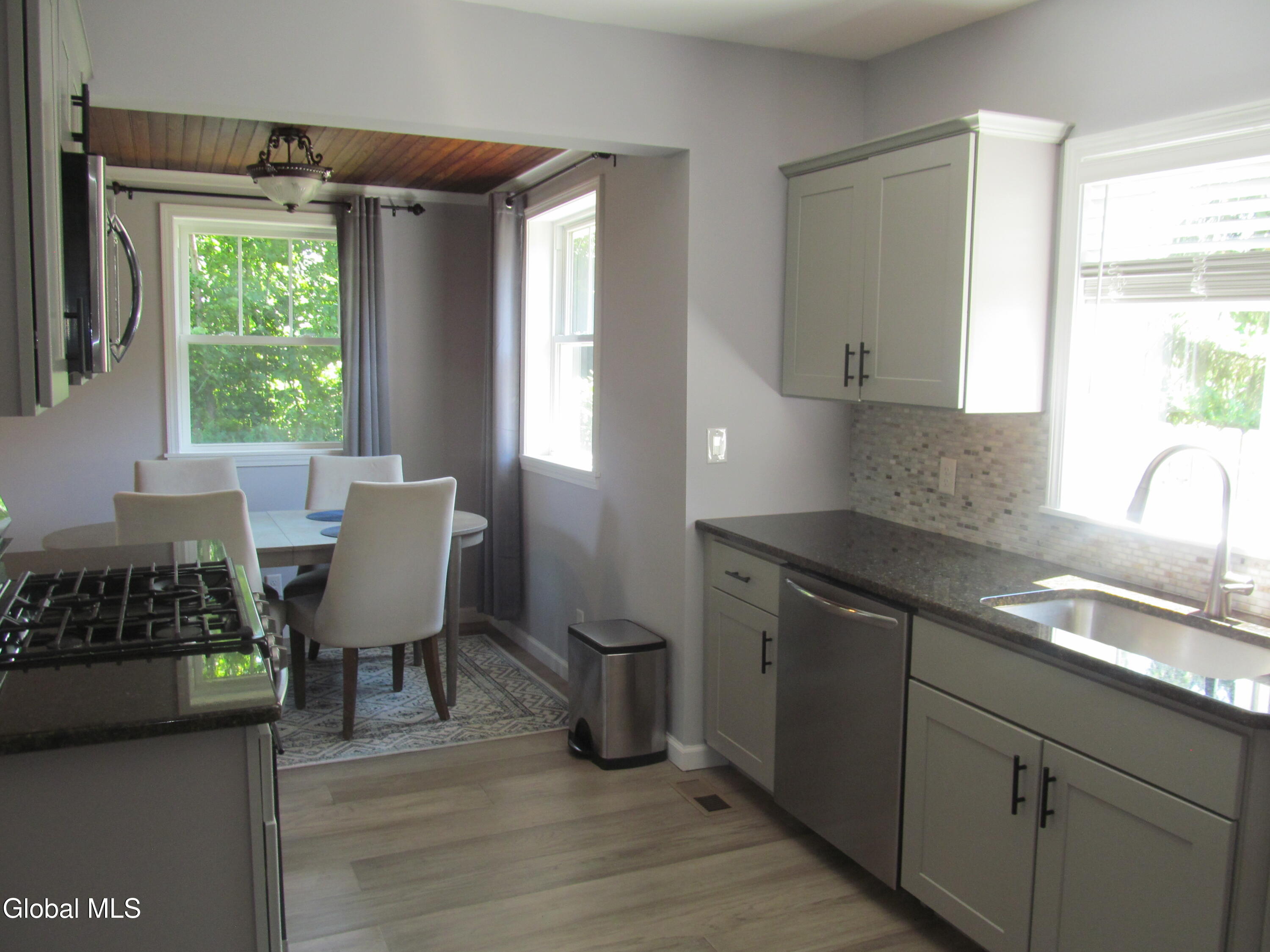 18 Valleyview Avenue Rotterdam NY 12306