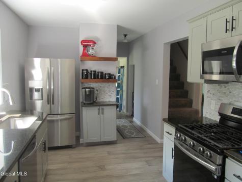 18 Valleyview Avenue Rotterdam NY 12306