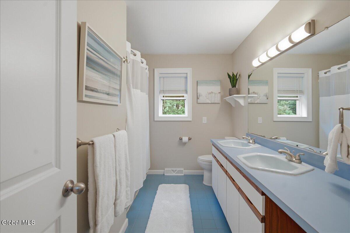 18 Orchard Park Drive Clifton Park NY 12065