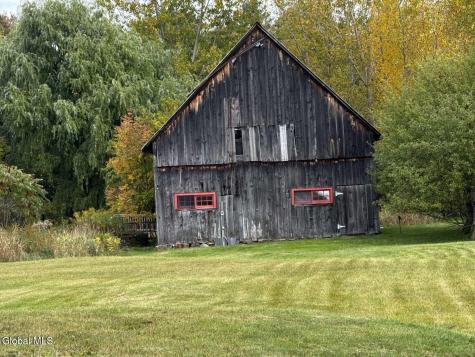 118 Middle Road Essex NY 12936