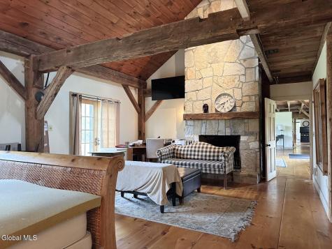 118 Middle Road Essex NY 12936