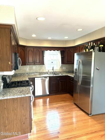 18 Birchwood Court Albany NY 12211