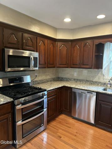 18 Birchwood Court Albany NY 12211