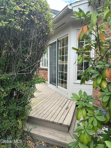 18 Birchwood Court Albany NY 12211