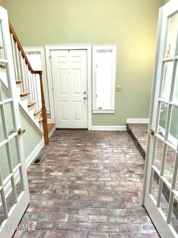 18 Birchwood Court Albany NY 12211