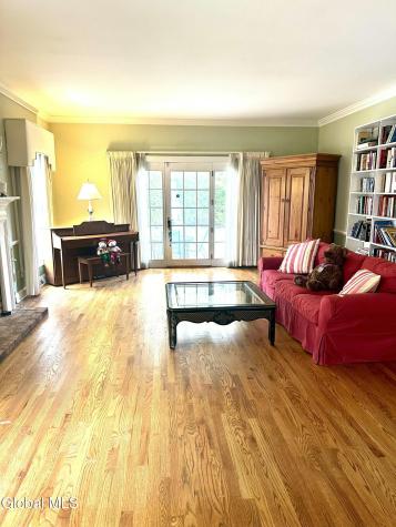 18 Birchwood Court Albany NY 12211