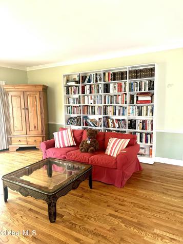 18 Birchwood Court Albany NY 12211