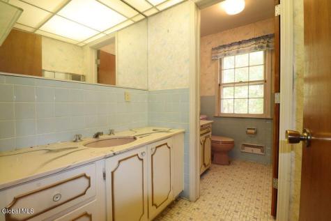2463 Brookshire Drive Niskayuna NY 12309