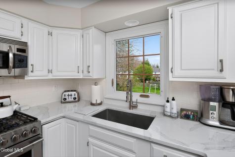 3 Cephalonia Drive Niskayuna NY 12309