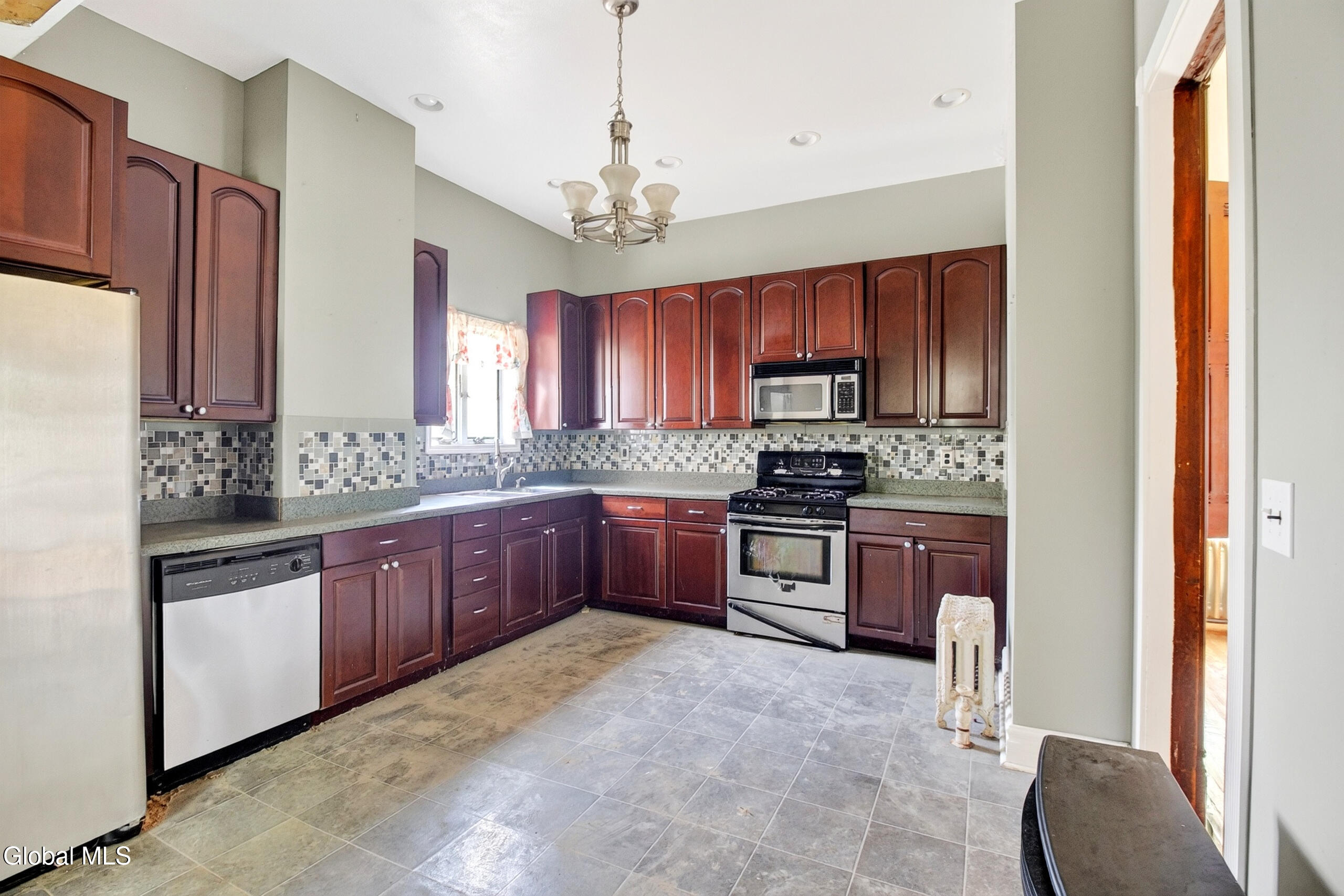 18 Grove Street Baldwinsville NY 13027