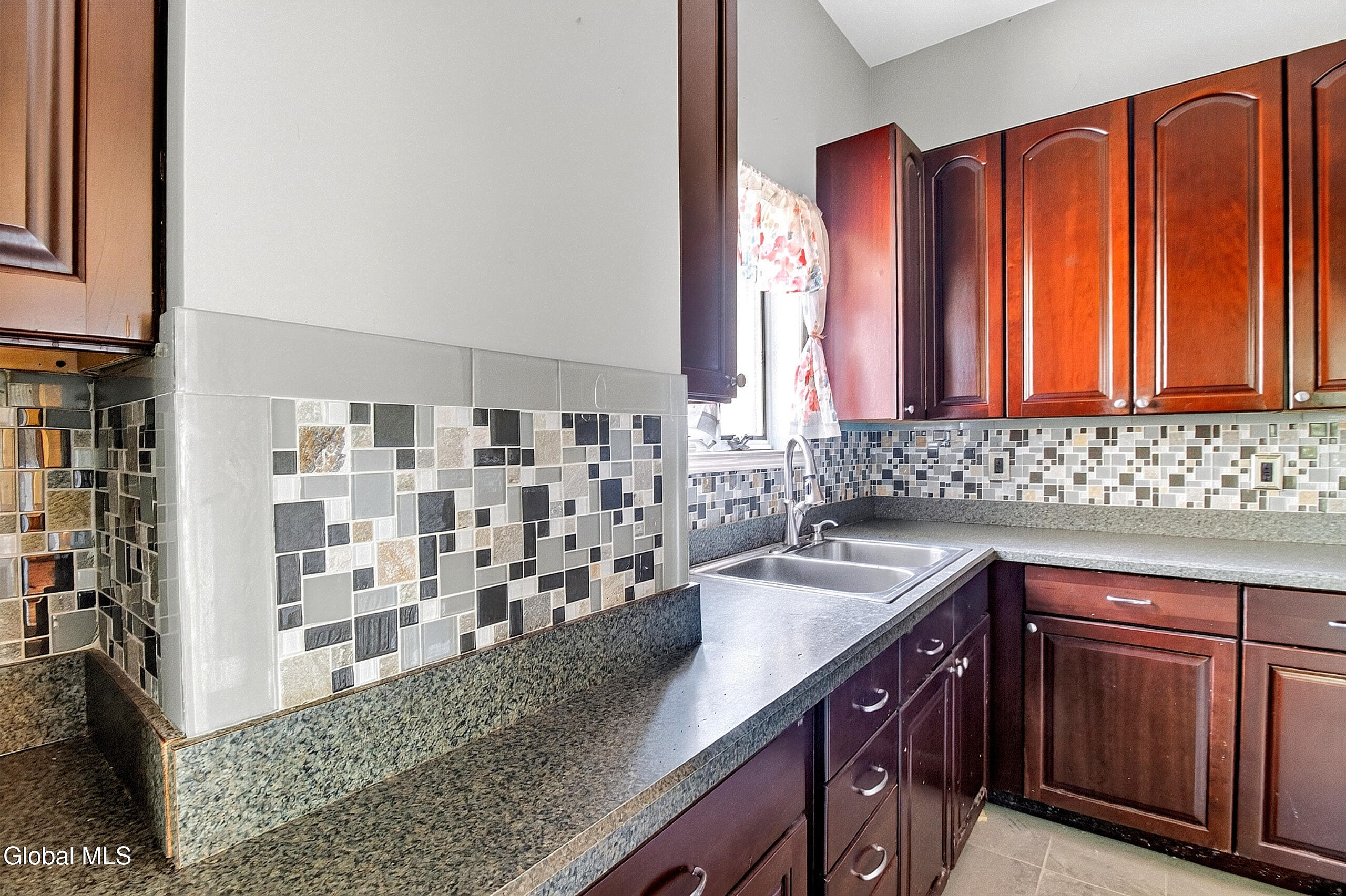 18 Grove Street Baldwinsville NY 13027