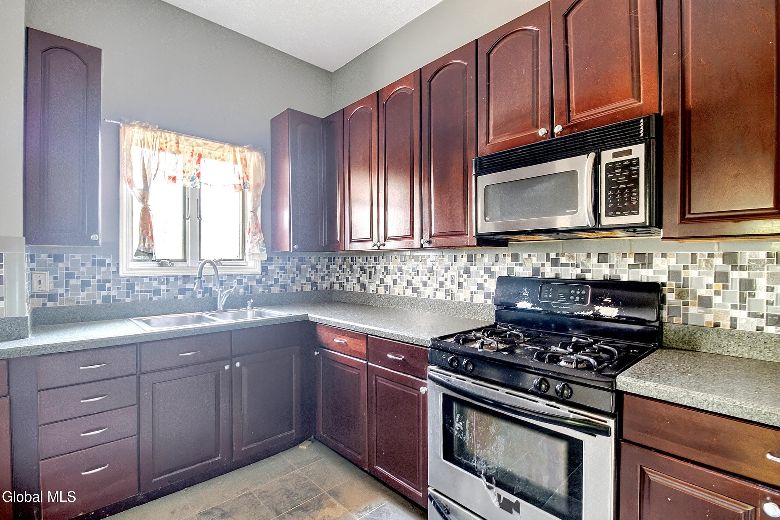 18 Grove Street Baldwinsville NY 13027