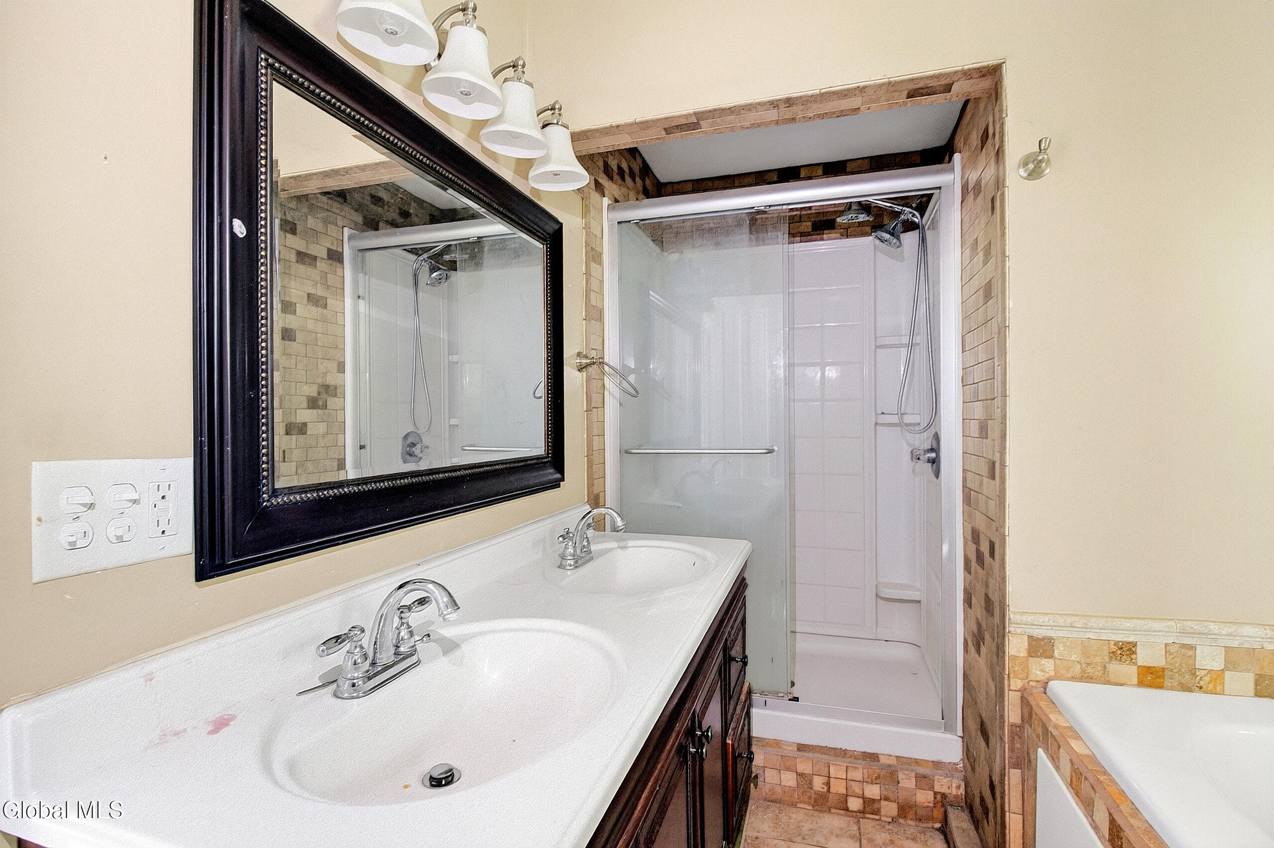 18 Grove Street Baldwinsville NY 13027