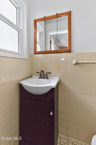 87 Buckingham Drive Albany NY 12208