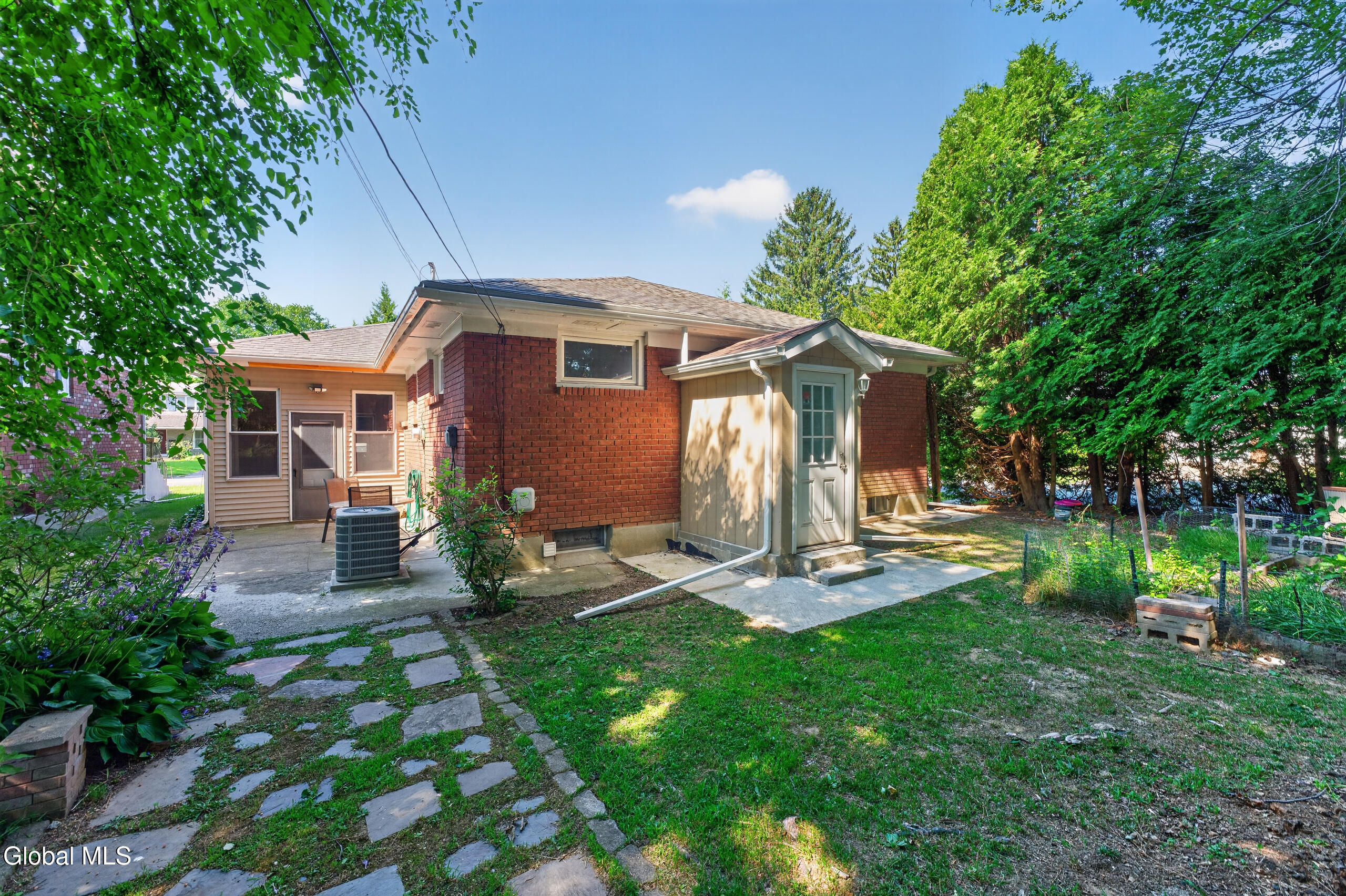 87 Buckingham Drive Albany NY 12208