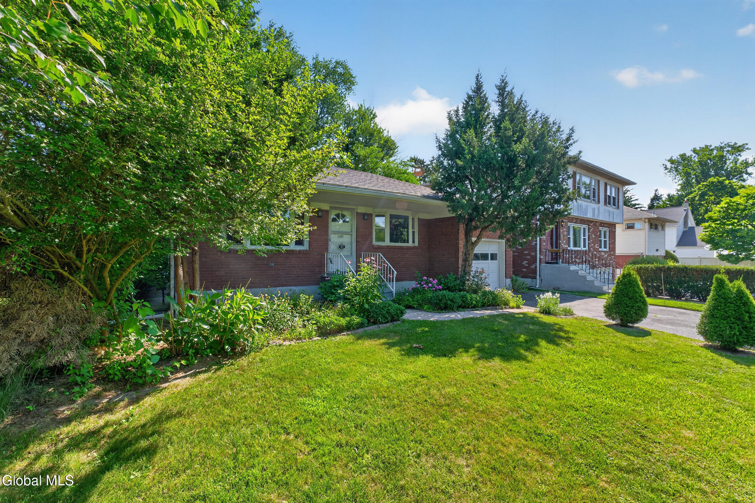 87 Buckingham Drive Albany NY 12208