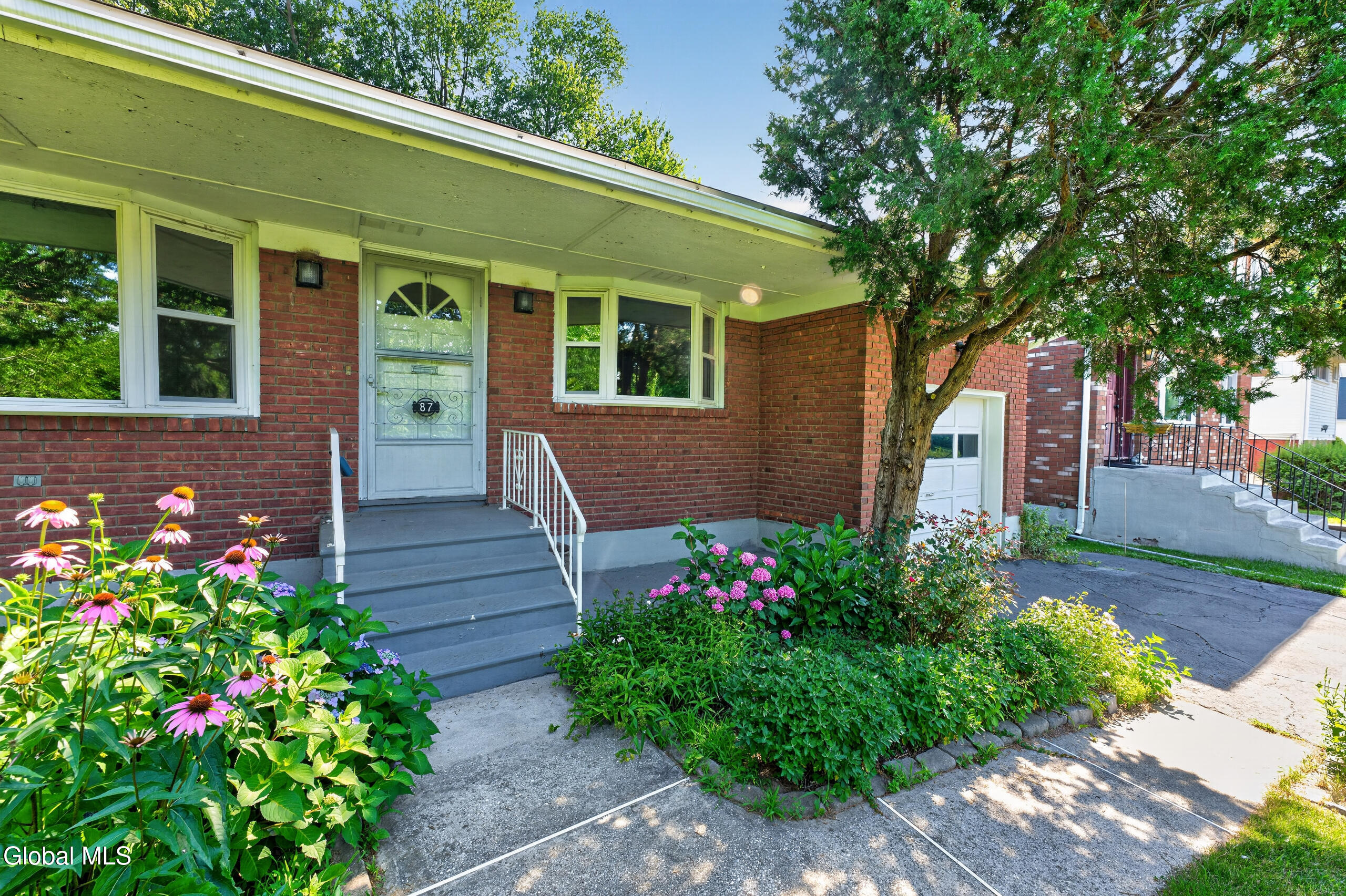87 Buckingham Drive Albany NY 12208