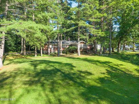 4 Acorn Drive Burnt Hills NY 12027