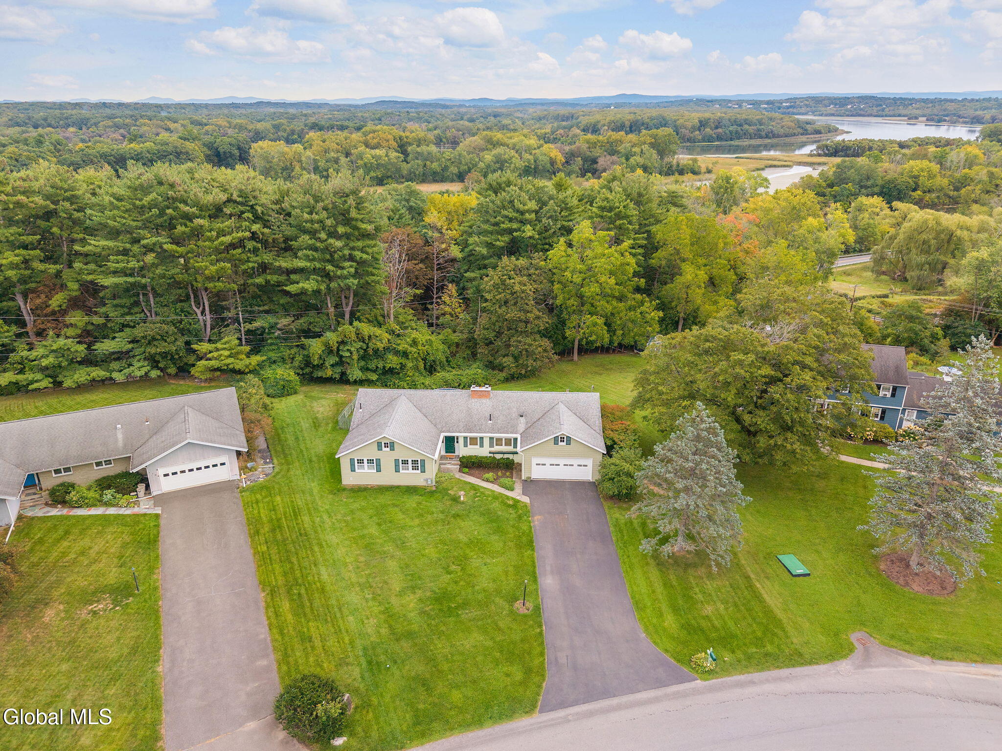 1104 Merlin Drive Schenectady NY 12309
