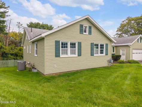 1104 Merlin Drive Schenectady NY 12309