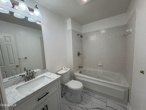 48 Commonwealth Drive Glenmont NY 12077