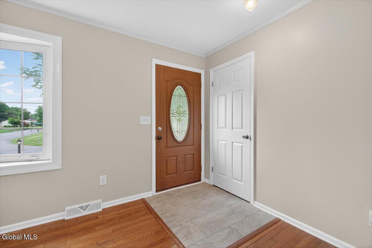 12 Winifred Drive Albany NY 12205