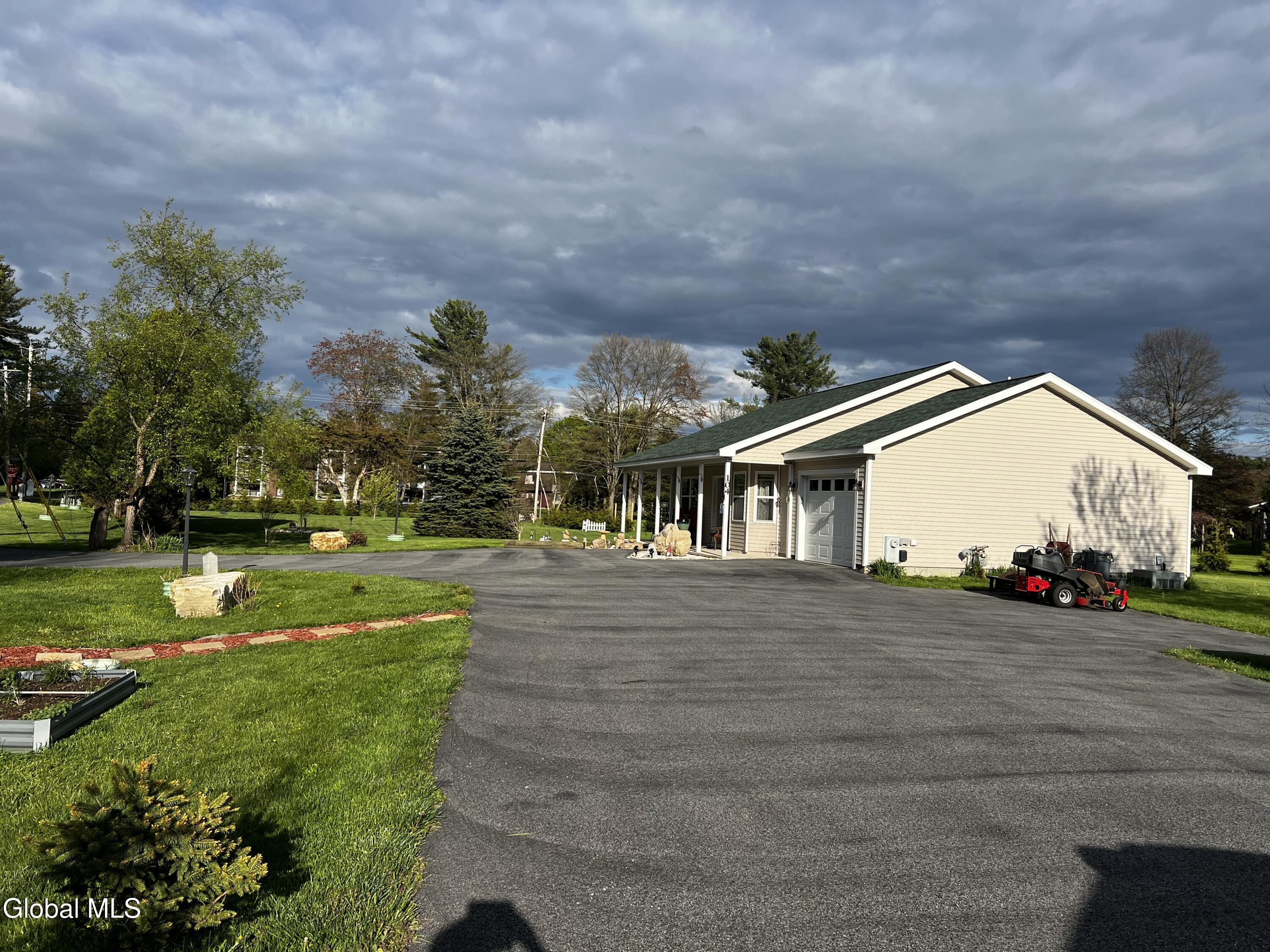 104 Cronin Road Queensbury NY 12804