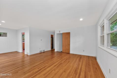 1082 Cornelius Avenue Niskayuna NY 12309