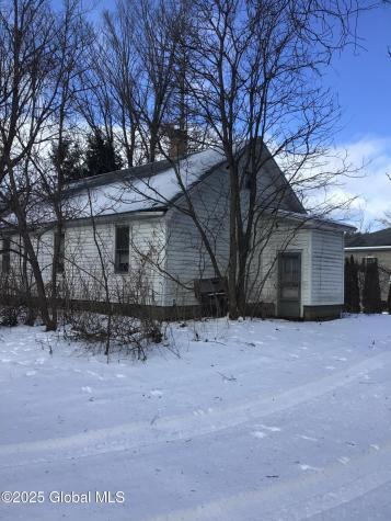 546-548 Maple Avenue Saratoga NY 12866