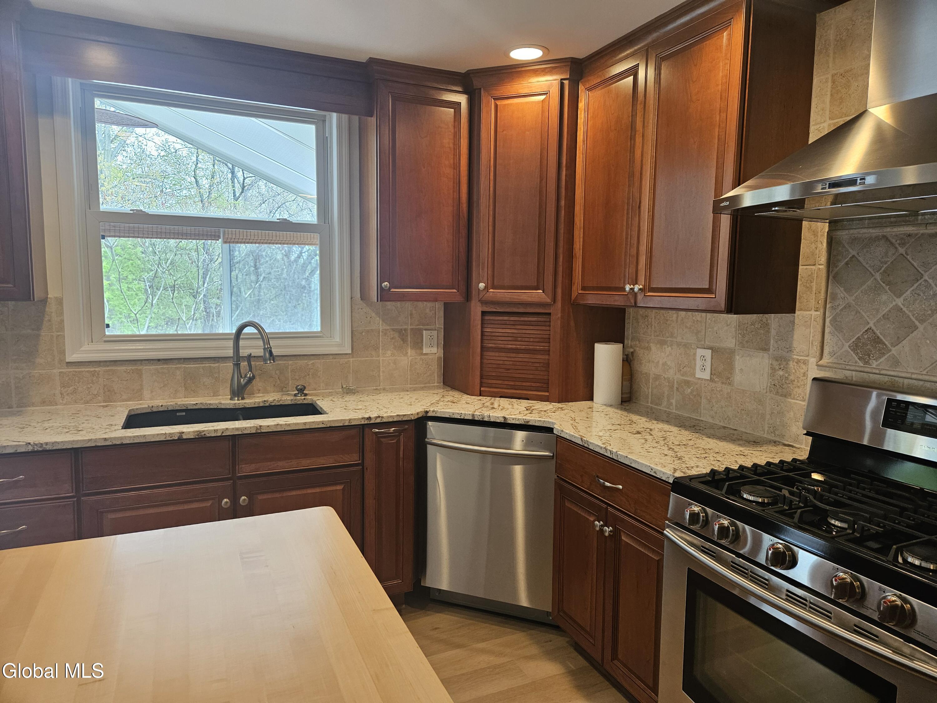 66 Beach Road Clifton Park NY 12065