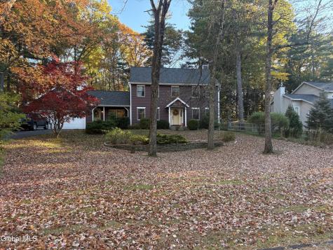 22 Thoroughbred Way Clifton Park NY 12065