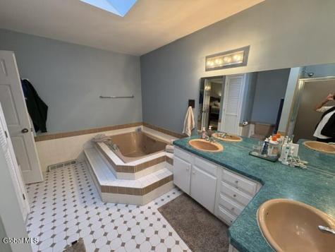 22 Thoroughbred Way Clifton Park NY 12065
