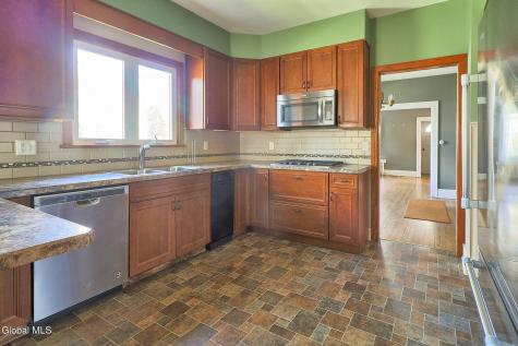 9 6th Street Waterford NY 12188