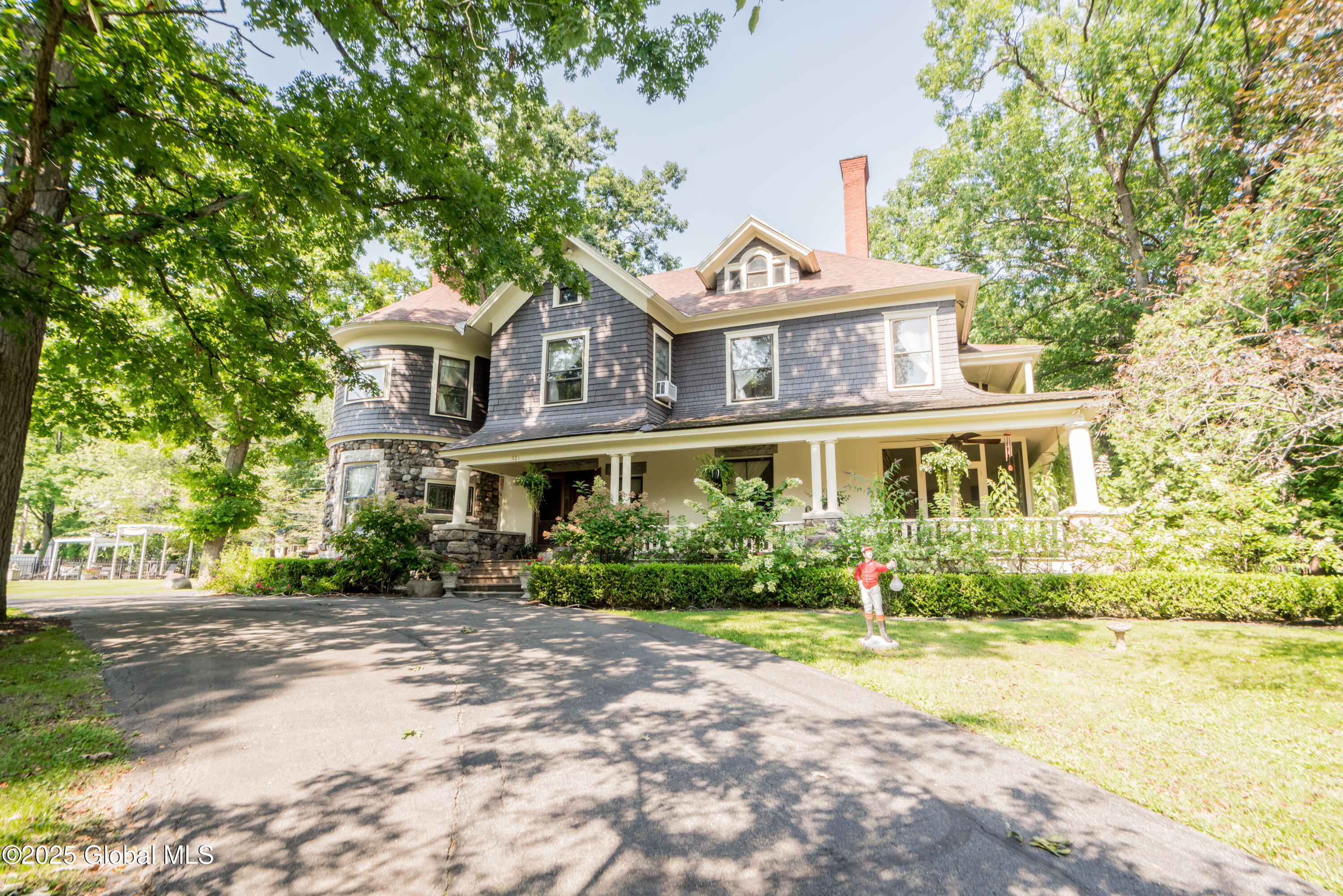 321 Guy Park Avenue Amsterdam NY 12010