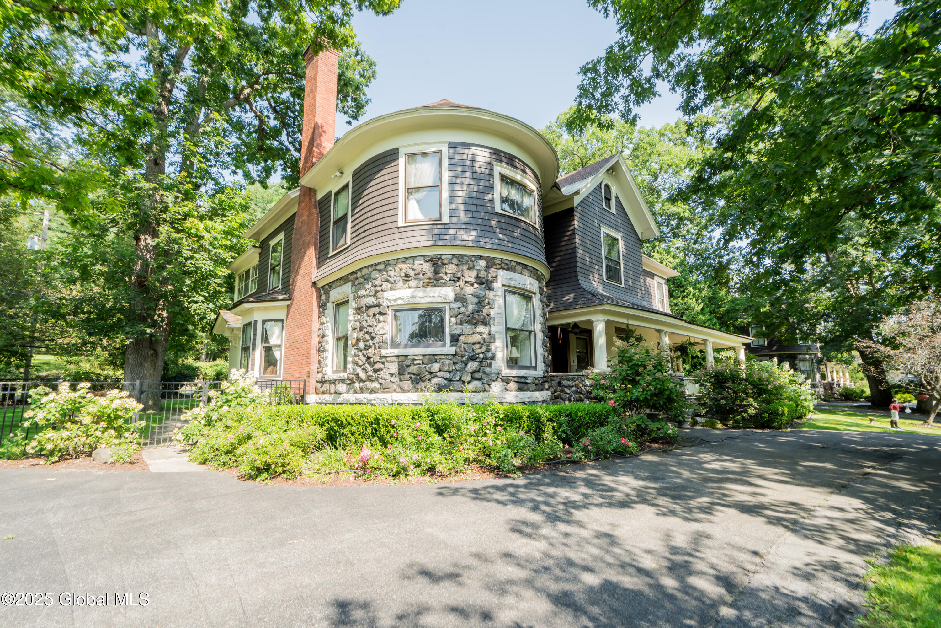 321 Guy Park Avenue Amsterdam NY 12010