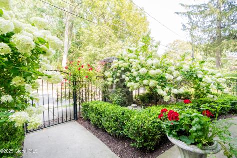 321 Guy Park Avenue Amsterdam NY 12010