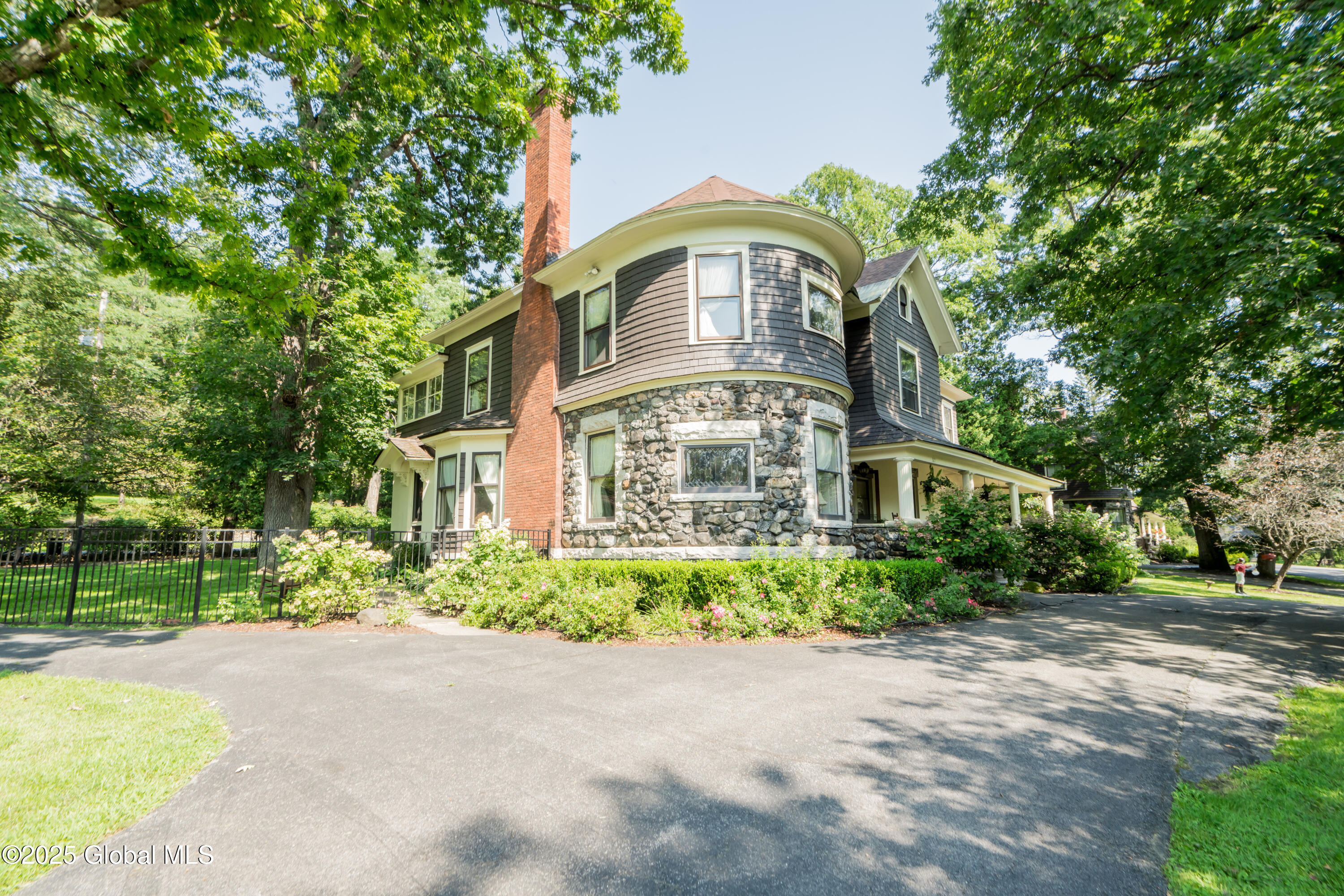 321 Guy Park Avenue Amsterdam NY 12010