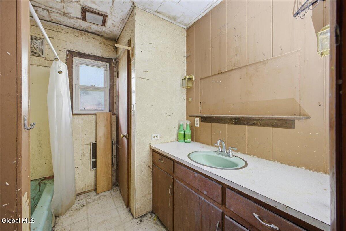 3215 New York 29a Caroga Lake NY 12032