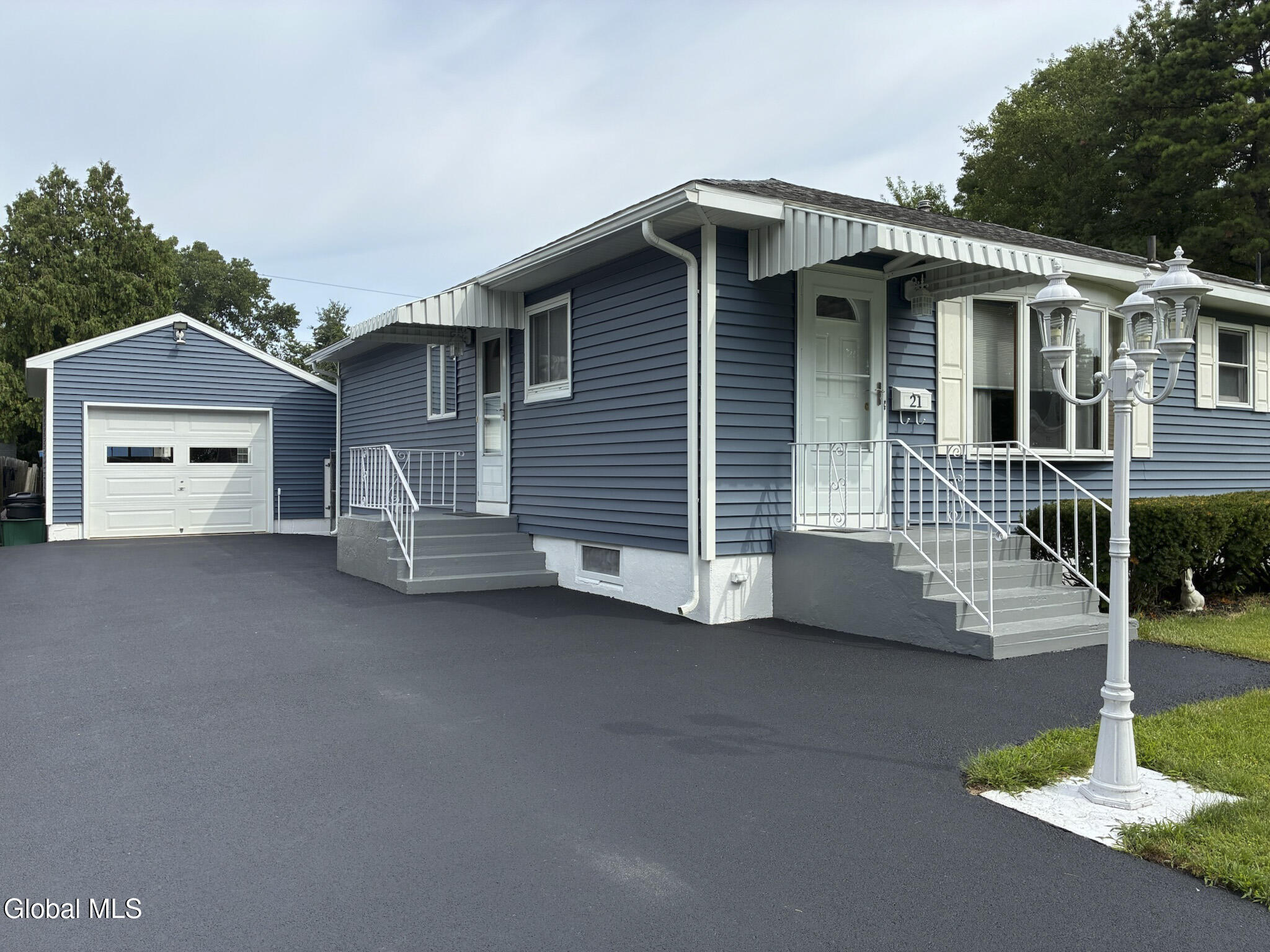 21 Huckleberry Lane Albany NY 12205