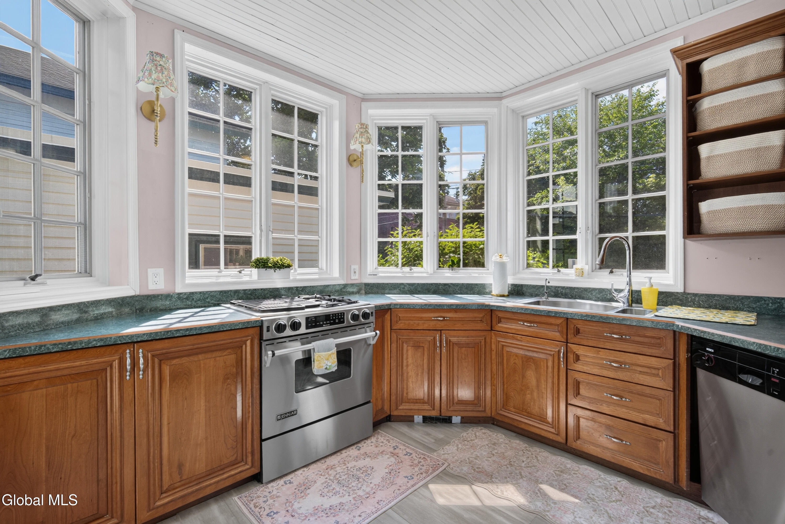 146 Regent Street Saratoga Springs NY 12866