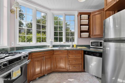 146 Regent Street Saratoga Springs NY 12866
